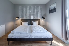 1 bedroom, desk, free WiFi, bed sheets - Relaxing vacation in Klink - Modern apartment near the Müritz (Klink)