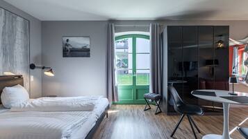 1 bedroom, desk, free WiFi, bed sheets