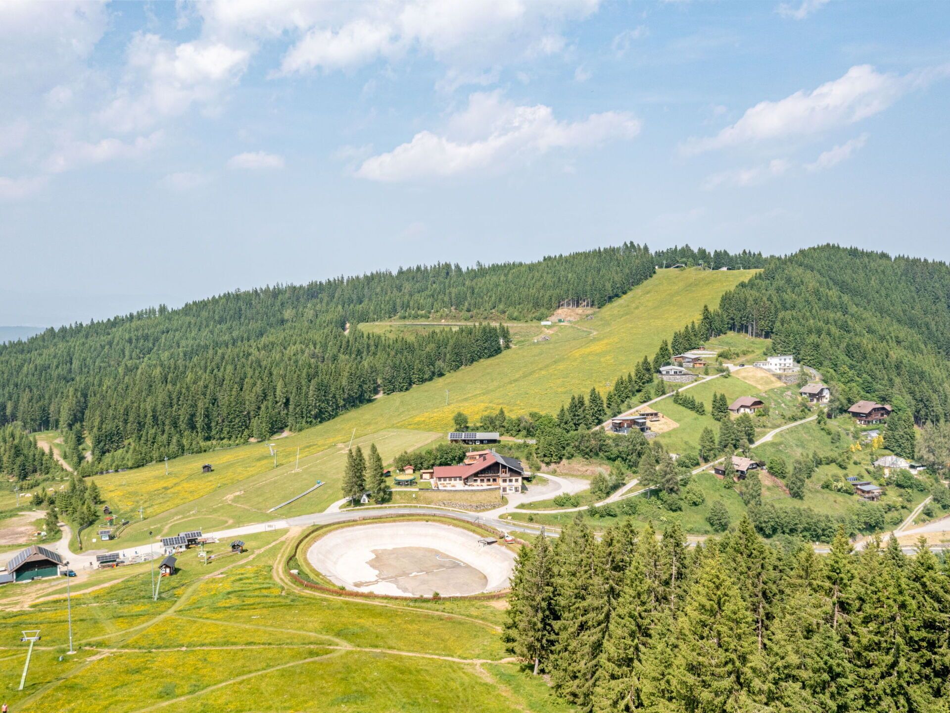 Baum, Gras, Hügel, Hochland, Landschaft, Bergstation, Wiese, Einfach, Grundstueck