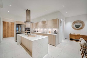 Refrigerador, microondas, horno, lavavajillas