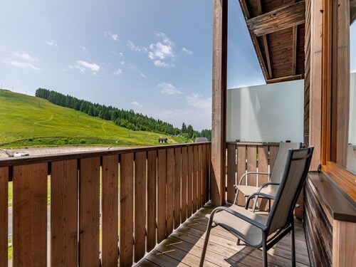 Confortable appartement pour 5 personnes avec WIFI, balcon et vue panoramique