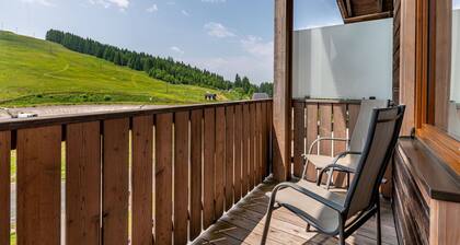 Confortable appartement pour 5 personnes avec WIFI, balcon et vue panoramique