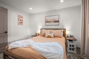 3 bedrooms, desk, iron/ironing board, free WiFi