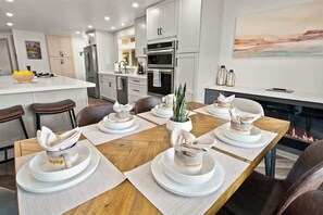 Dining - Adorable Modern Home, Private Yard, Spa, Sunroom (Sedona)