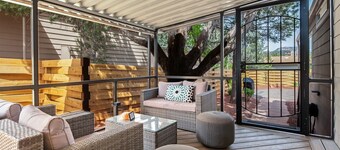 Adorable modern home with private fenced backyard, sunroom and Hot Tub | Bird -