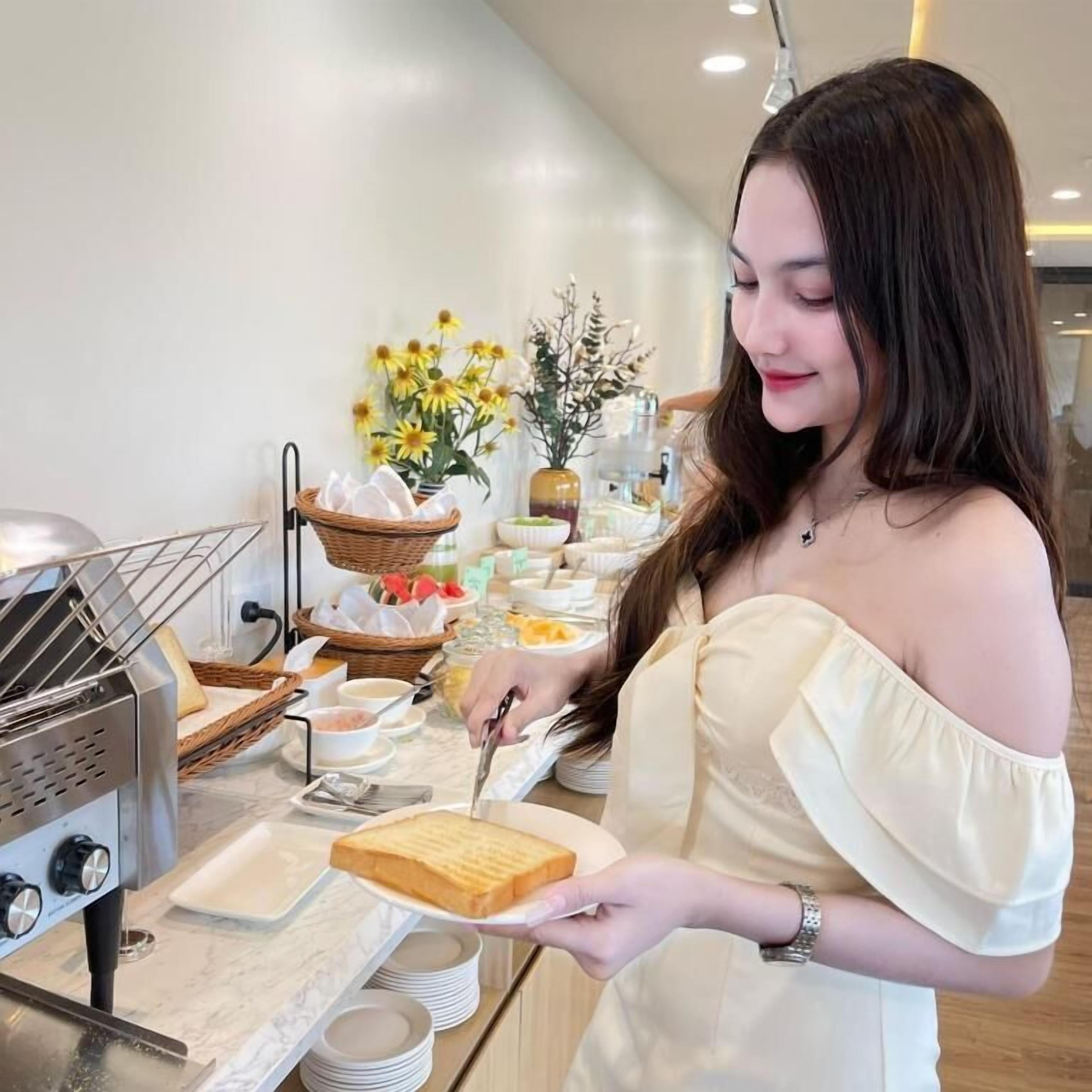 Daily buffet breakfast (THB 200 per person)