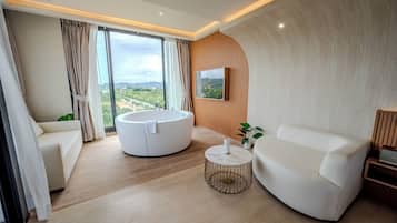 Royal Room, Bathtub, Mountain View | Mountain view