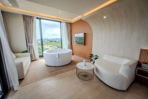 Royal Room, Bathtub, Mountain View | Mountain view