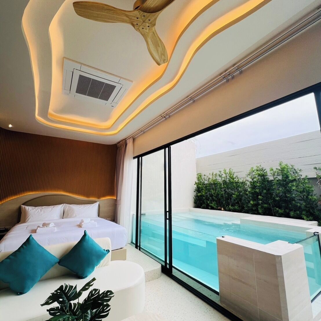 Grand Room, Pool Access | Free WiFi, bed sheets