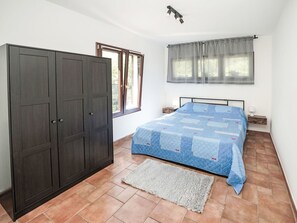 1 bedroom, travel crib, free WiFi