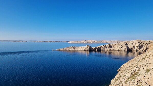 Unclassified image, 1 of 38, button