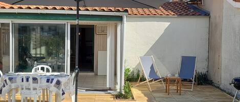 تناول الطعام بالخارج