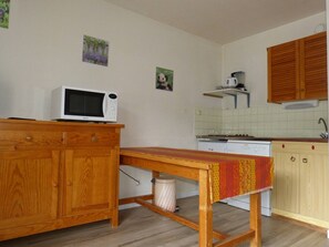Refrigerador, placa de cocina, lavavajillas, cafetera/tetera