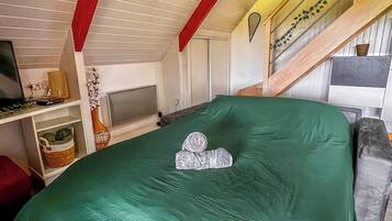 1 bedroom, iron/ironing board, free WiFi, bed sheets