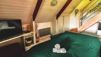 1 bedroom, iron/ironing board, free WiFi, bed sheets