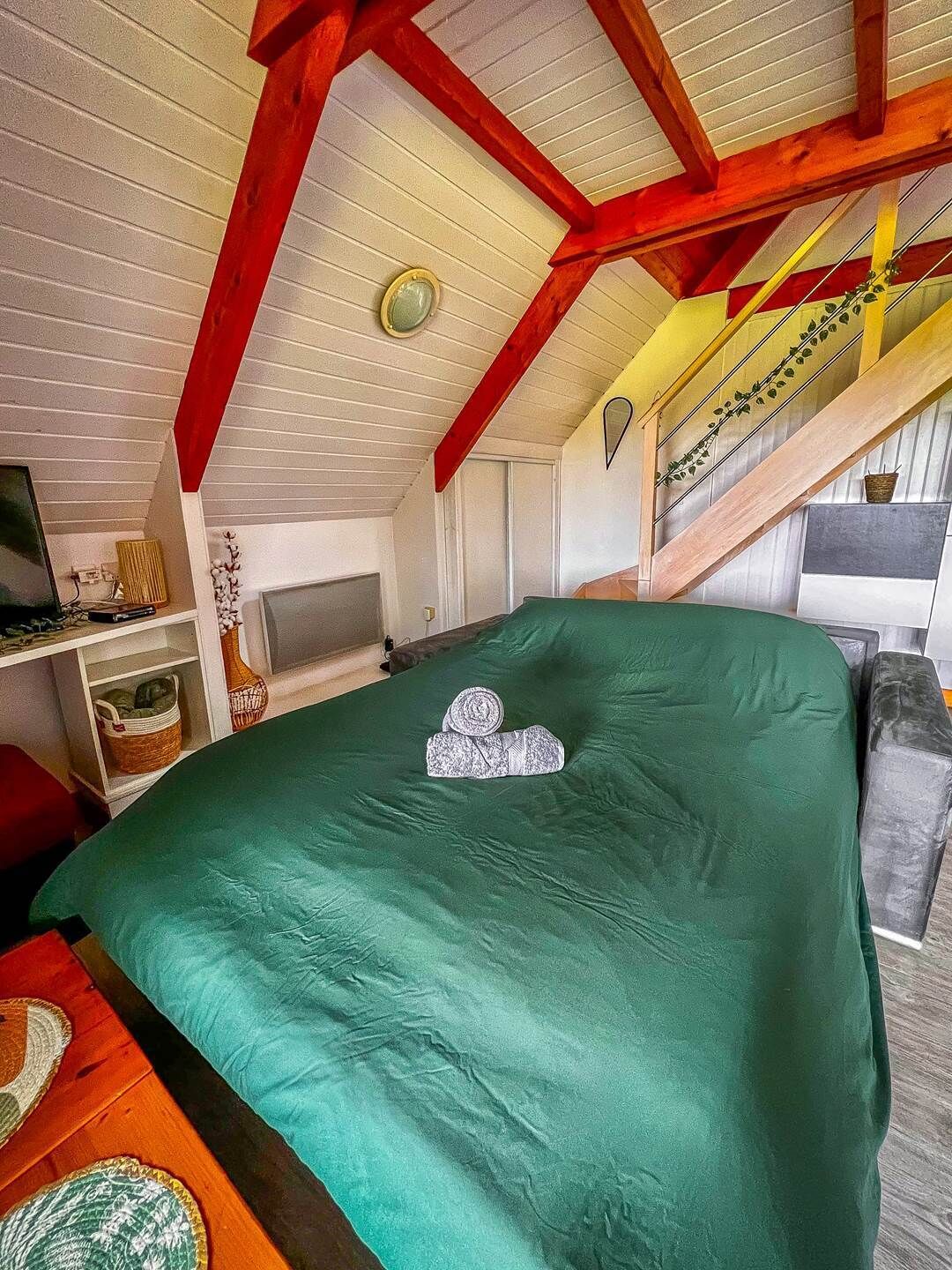 1 slaapkamer, een strijkplank/strijkijzer, gratis wifi, beddengoed