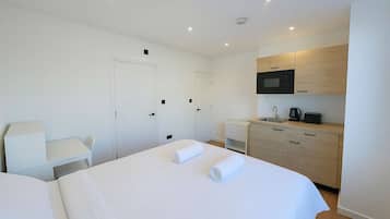 1 bedroom, desk, iron/ironing board, WiFi