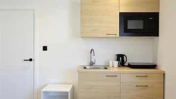 Fridge, microwave, stovetop, cookware/dishes/utensils