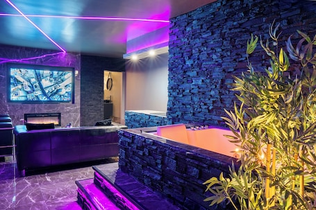Interior. The Floor - Ombre D'Ebene Loft & private Jacuzzi