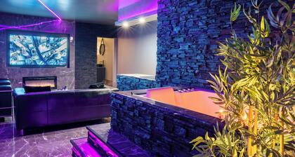 TheFloor Suite Obscure with Jacuzzi