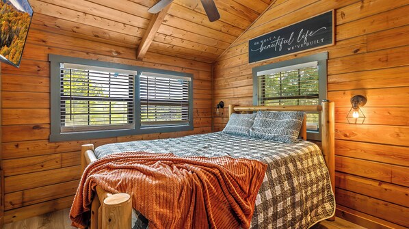 5 bedrooms, iron/ironing board, free WiFi, bed sheets