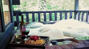 Bañera de hidromasaje al aire libre