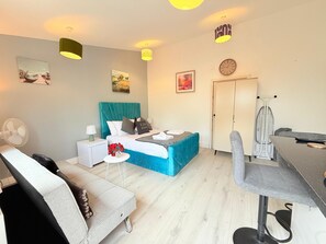 1 bedroom, iron/ironing board, free WiFi