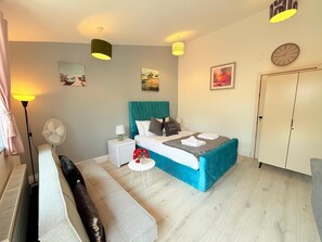 1 bedroom, iron/ironing board, free WiFi - 526A Farnham Rd  (Slough)