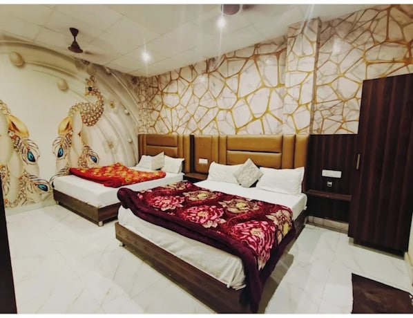 Family Double Room | Desk, soundproofing, bed sheets