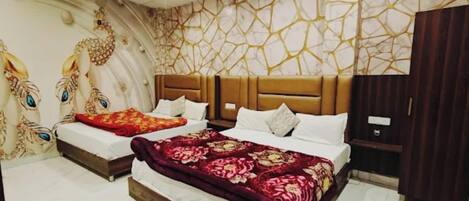 Family Double Room | Desk, soundproofing, bed sheets