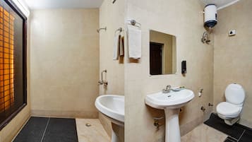 Superior Double Room | Bathroom