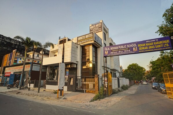A building with a sign for White Hotel and P.N.N. Mohan Public School. - Hotel White at Vasundhara (Ghaziabad)