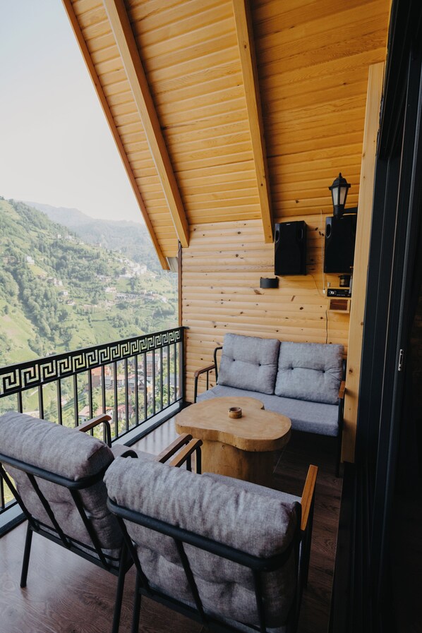 Deluxe Suite | Balcony