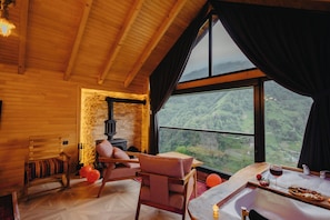 Deluxe Suite, Mountain View | 1 bedroom, free WiFi