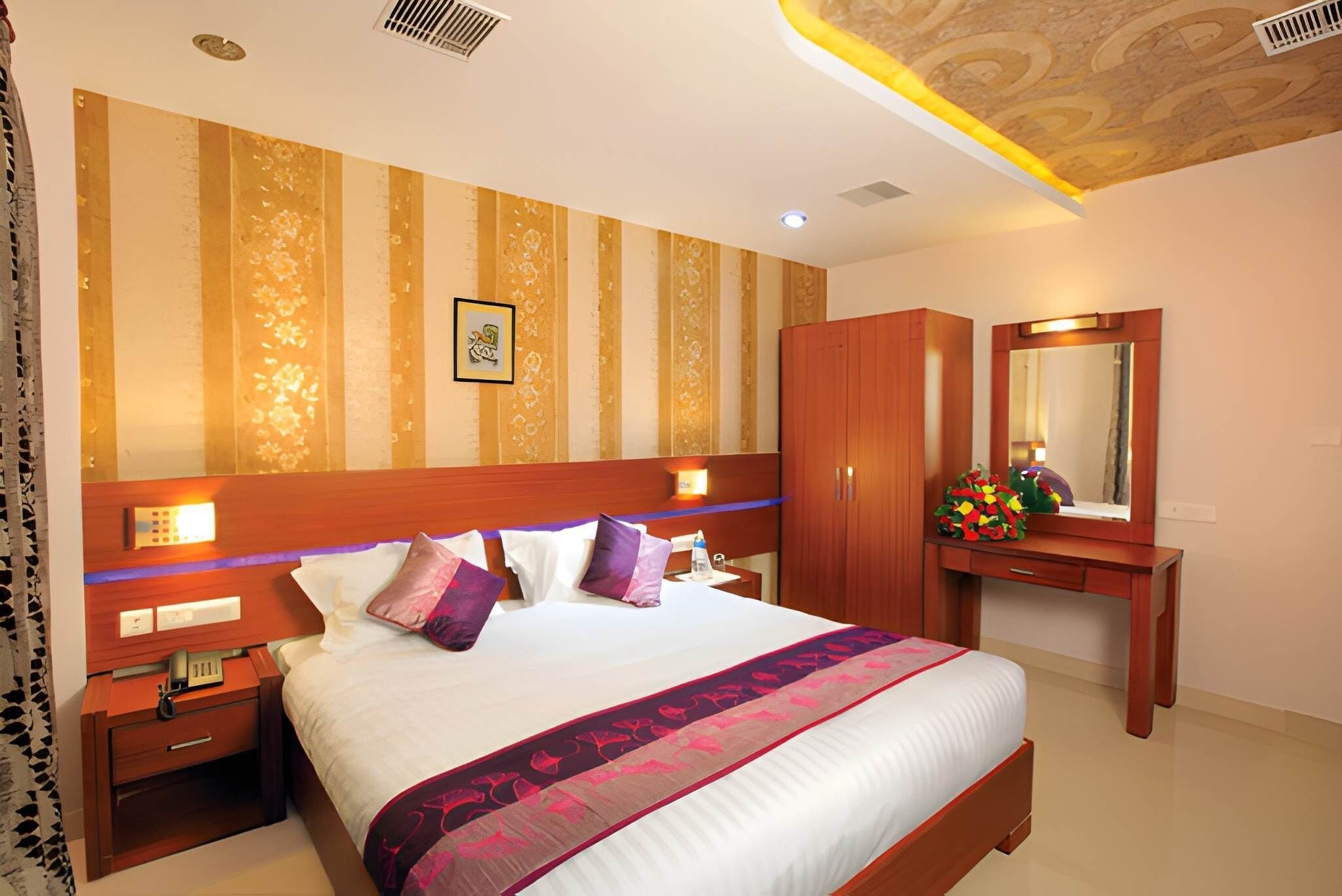 Deluxe Double Room | In-room safe, soundproofing, iron/ironing board, free WiFi