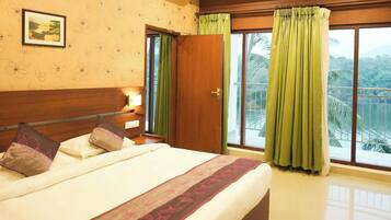 Deluxe Double Room, Balcony, River View | In-room safe, soundproofing, iron/ironing board (on request), free WiFi