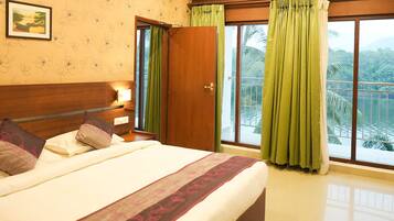 Luxury Suite | In-room safe, soundproofing, iron/ironing board, free WiFi