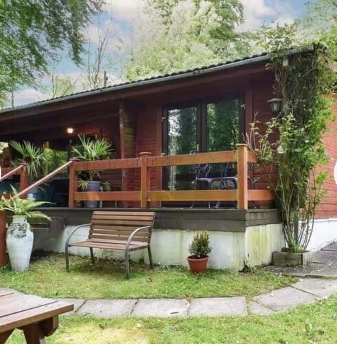 2 Bed Lodge - Sleeps 4 - Pets - Parking - Wifi