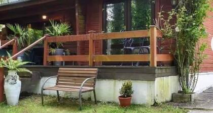 2 Bed Lodge - Sleeps 4 - Pets - Parking - Wifi