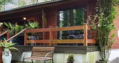 2 Bed Lodge - Sleeps 4 - Pets - Parking - Wifi