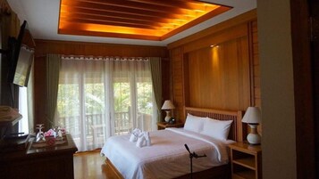 Deluxe Room | In-room safe, desk, blackout drapes, rollaway beds