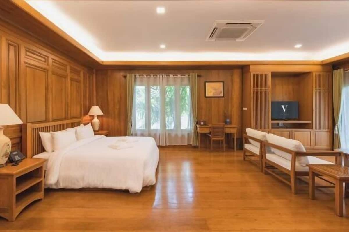 1 bedroom, in-room safe, desk, blackout drapes