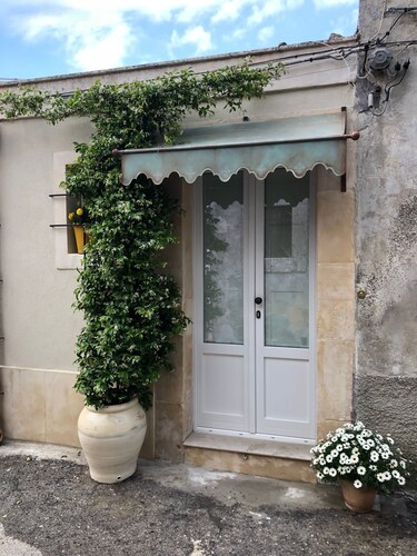La Casa Dell'Artista - Short Term Rentals - Ferla