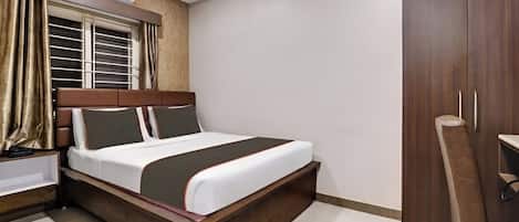Superior Double Room, City View | Desk, free WiFi, bed sheets