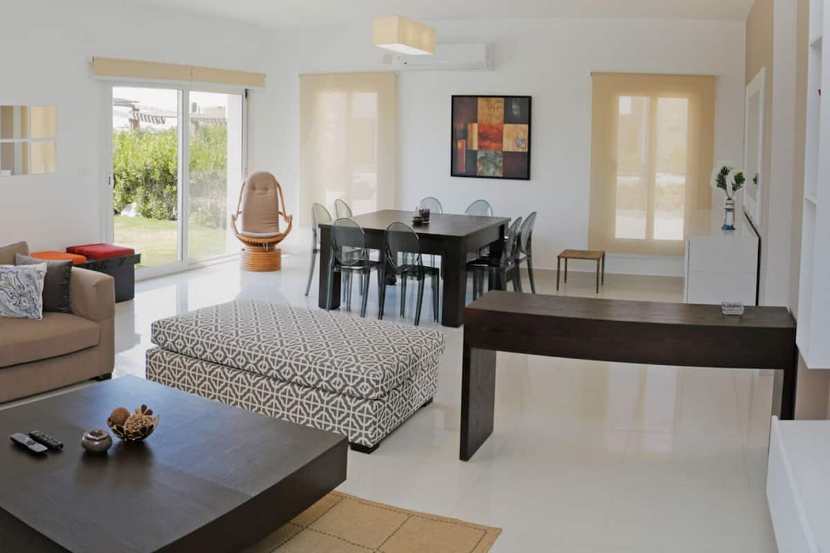 Villa, 4 Schlafzimmer, Balkon, Strandblick | Wohnbereich