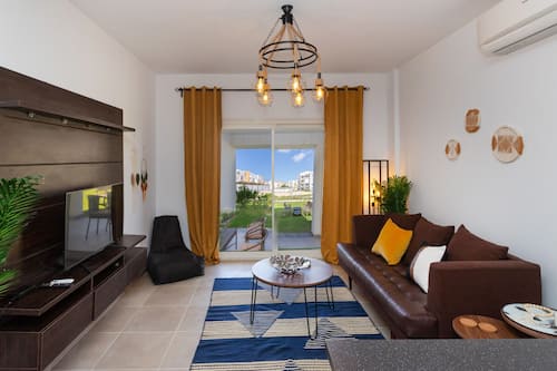 Chalet, 2 Bedrooms, Balcony, Garden View | Living area