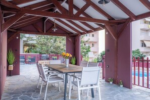 Outdoor dining - Casa Chris (Chania)