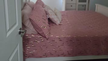 2 sovrum, strykjÀrn/strykbrÀda, wi-fi och sÀngklÀder