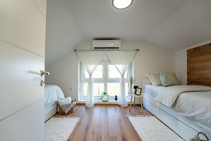 3 bedrooms, iron/ironing board, WiFi, bed sheets