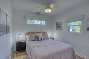 3 bedrooms, desk, iron/ironing board, free WiFi